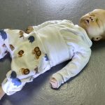 Babyleiche SFX Film Dummie weich aus Silikon mit Wimpern, Augenbrauen und handgestochenes Haar movieSFX Spezialeffekte Neugeborenes