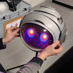 Animatronic Bibibot LED Eyes Momo Film TV Spezialeffekte Schwerthelm Ziehfreund