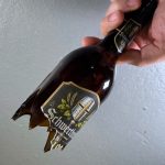 SFX Bierflasche abgeschlagen ungefährlich aus Polyurethan Gummi biegsam mit Etiketten (Rechtefrei) Film Waffe Stunt Spezialeffekte TV Kino FX Stuntman movieSFX