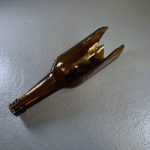 SFX Bierflasche abgeschlagen mit Scherben ungefährlich aus Polyurethan Gummi biegsam Film Waffe Stunt Spezialeffekte TV Kino FX Stuntman movieSFX