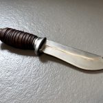 SFX Messer mit Blutaustritt. Blut kann im Griff eingefüllt werden. Blutmesser Kino TV Film Requisite Spezialeffekte movieSFX Theatermesser