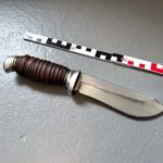 SFX Messer mit Blutaustritt. Blut kann im Griff eingefüllt werden. Blutmesser Kino TV Film Requisite Spezialeffekte movieSFX Theatermesser